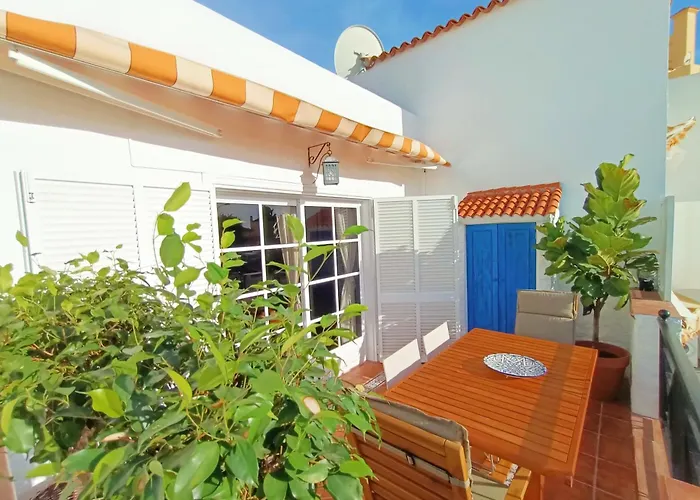 Topfloor Corner Panoramics Views & Pools *