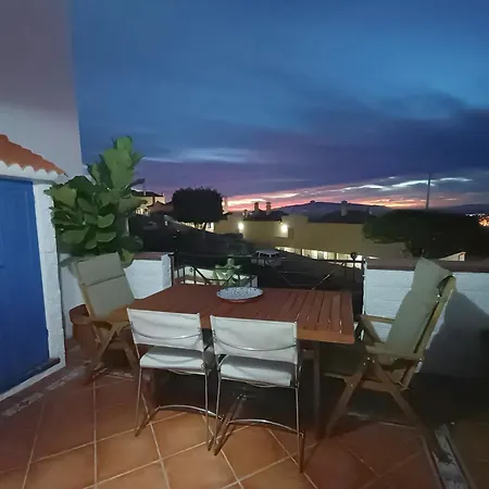 Topfloor Corner Panoramics Views & Pools Апартаменты *