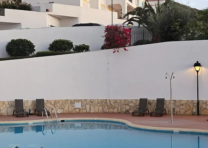 Topfloor Corner Panoramics Views & Pools Апартаменты *