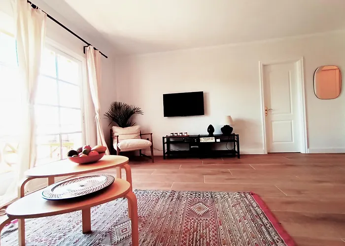 Topfloor Corner Panoramics Views & Pools Апартаменты