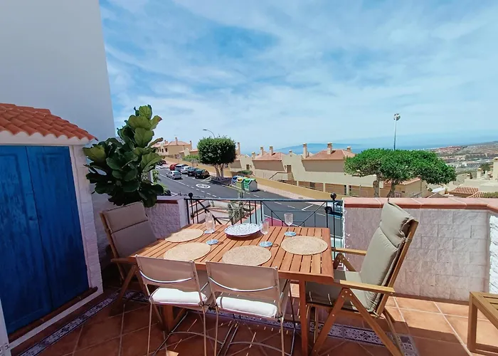 Topfloor Corner Panoramics Views & Pools Адехе