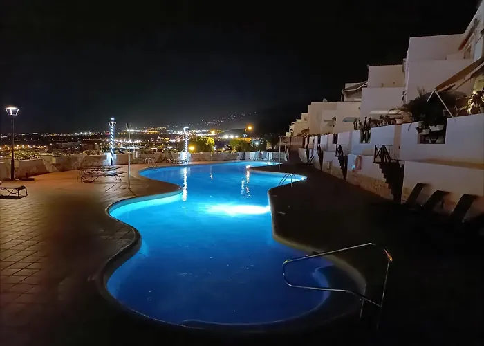 Апартаменты Topfloor Corner Panoramics Views & Pools