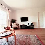 Topfloor Corner Panoramics Views & Pools شقة
