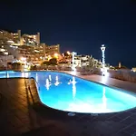 Topfloor Corner Panoramics Views & Pools Адехе