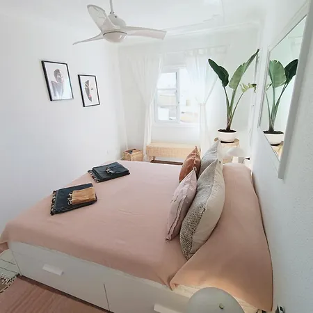 Topfloor Corner Panoramics Views & Pools Apartment