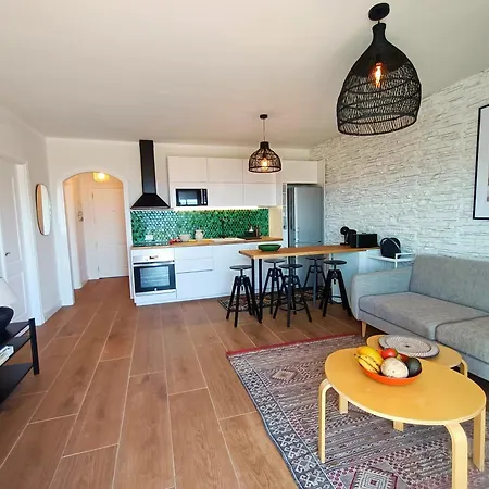 Topfloor Corner Panoramics Views & Pools Lejlighed