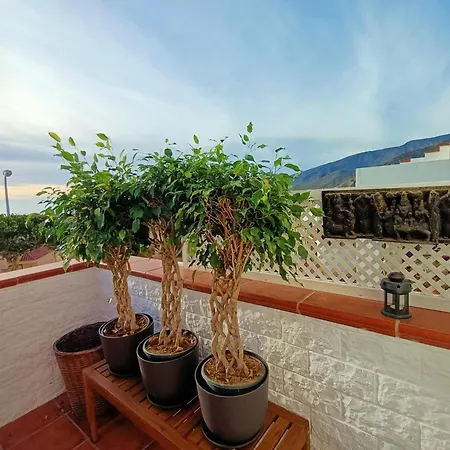 Topfloor Corner Panoramics Views & Pools Apartment *